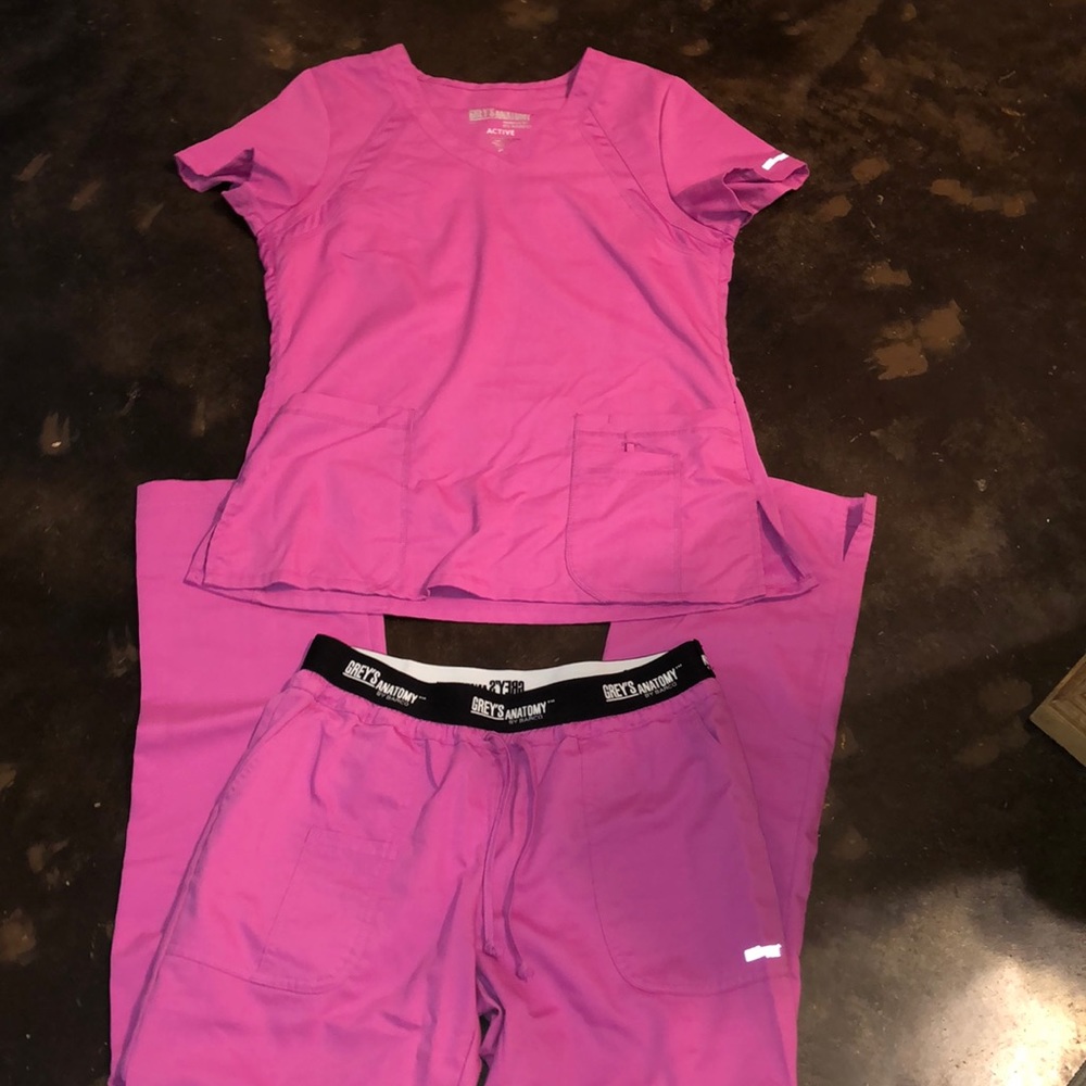 Greys anatomy active scrub set. Medium